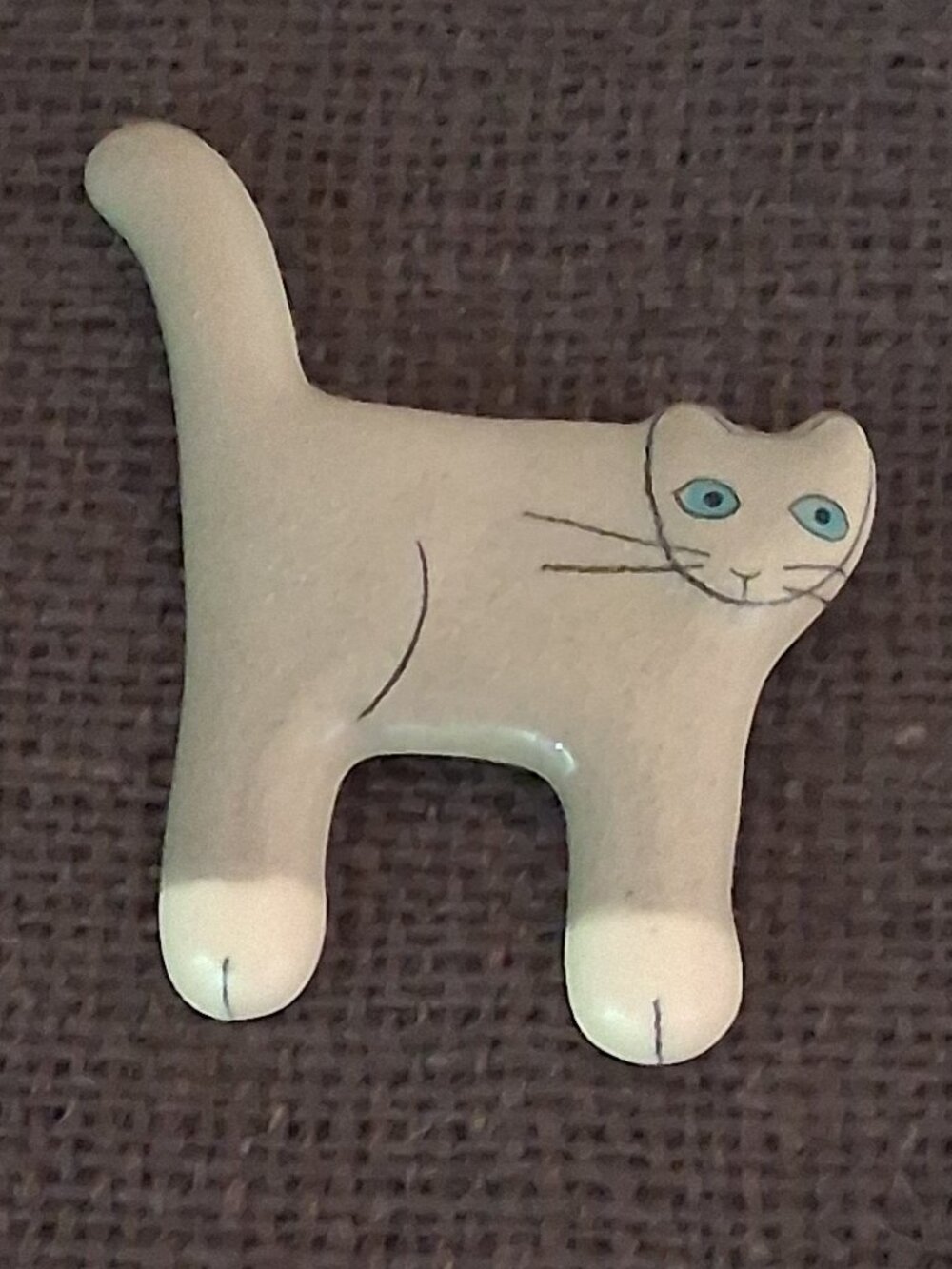 Vintage 1986 Tina Mor Signed Ceramic Cat Pin Brooch Whimsical Blue Eyes